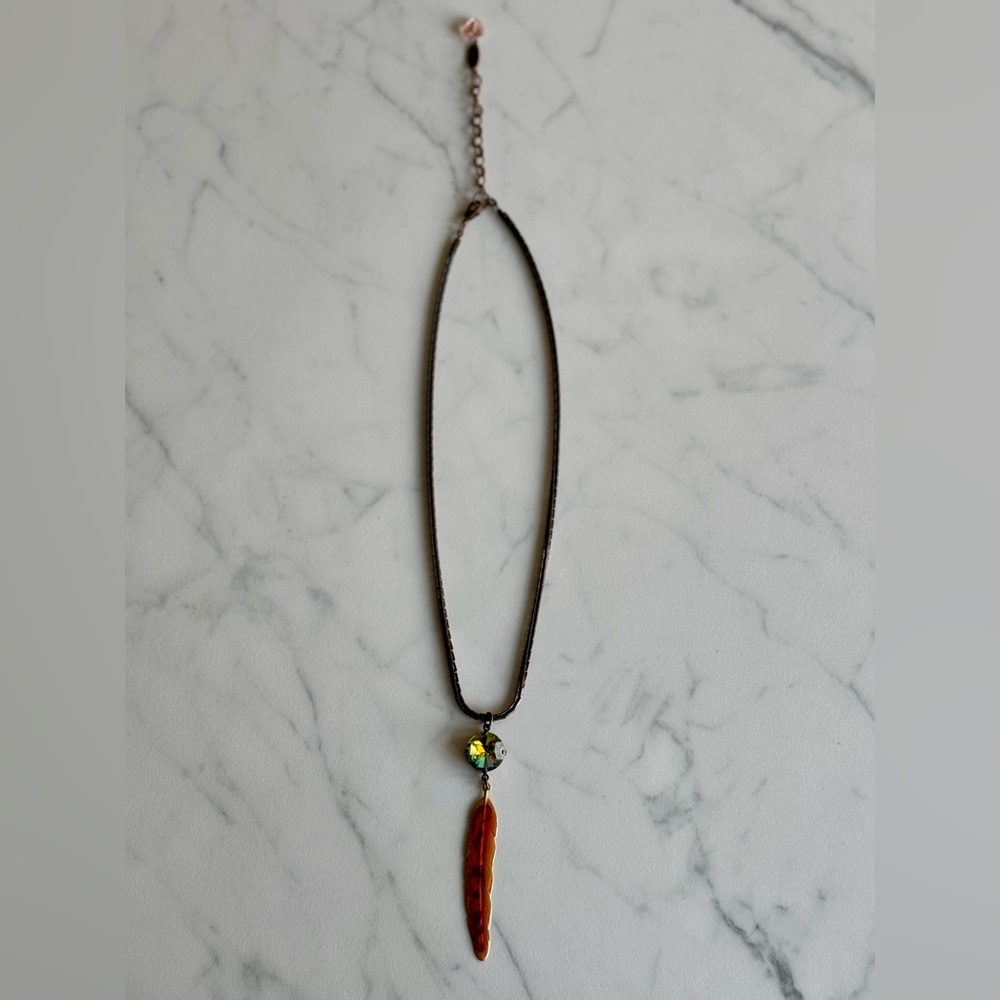 Sabika Reframing Feather Necklace